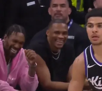 云开体育官网-美媒晒鲍尔今日三分投进后看向替补席的威少，后者开怀大笑