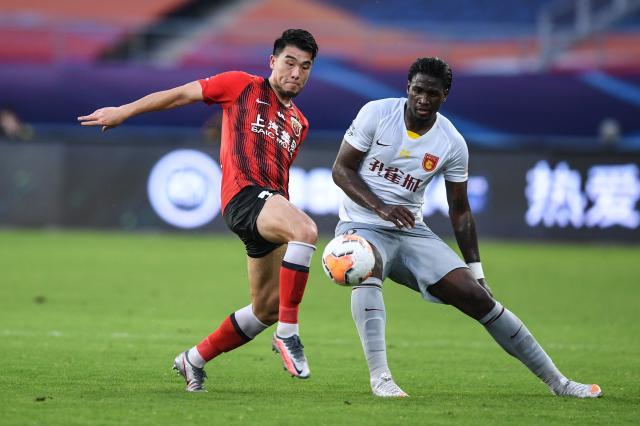 云开体育官网-追踪石柯N×24小时：生日夜挥别上海 回娘家谈新约