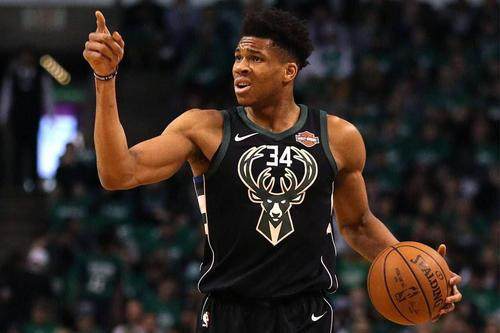 关键时刻再成球队蓝领 两年了，MVP字母哥毫无进步